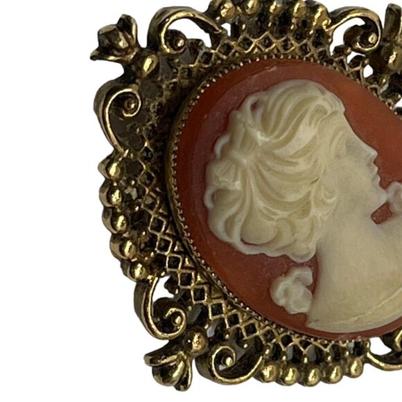 Vintage Cameo Brooch Pin Gold Tone Avon Pinback Opens Up Empty Glace Locket - Picture 15 of 16